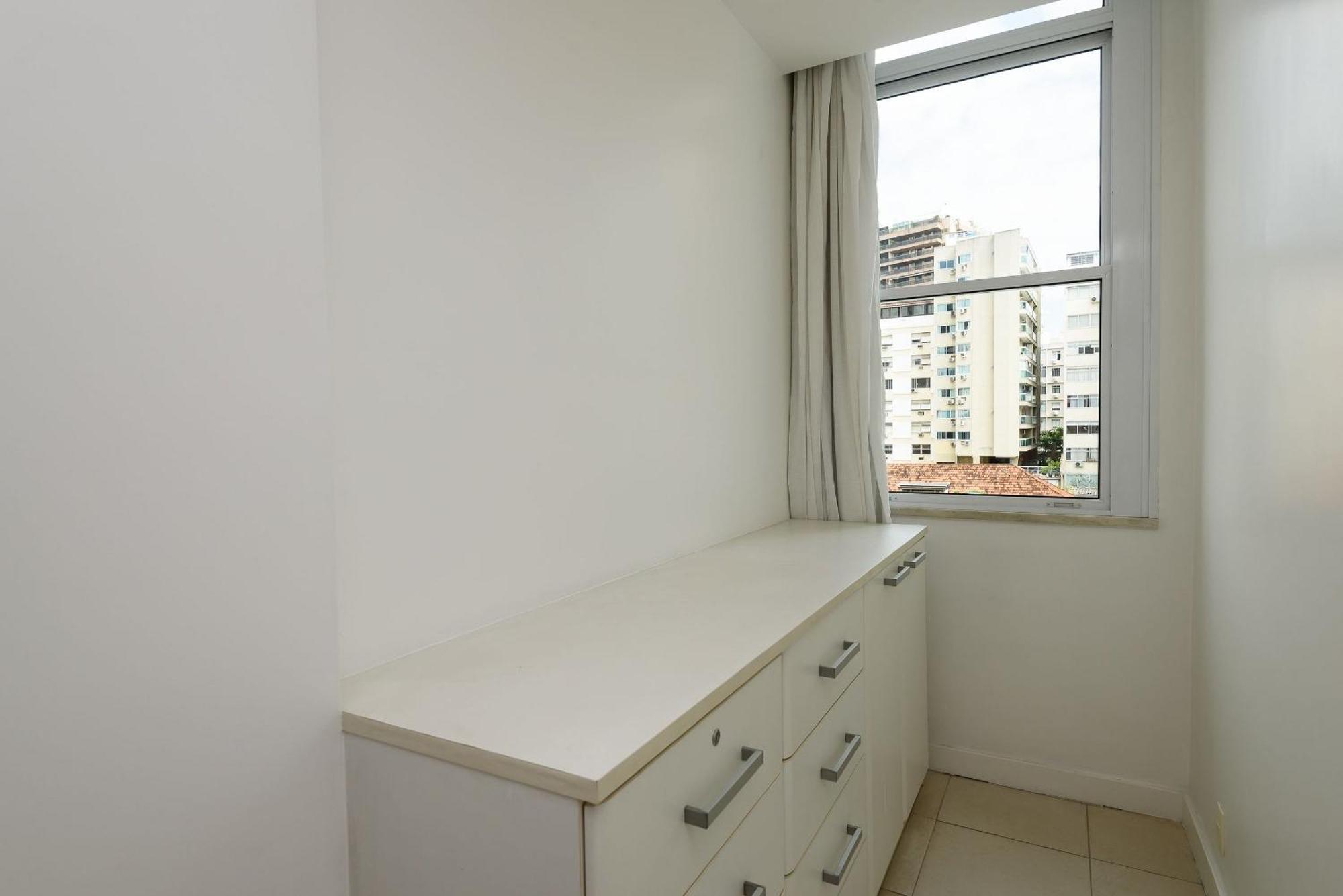 Charme Carioca Com 3 Quartos Em Ipanema|gc 126/503
